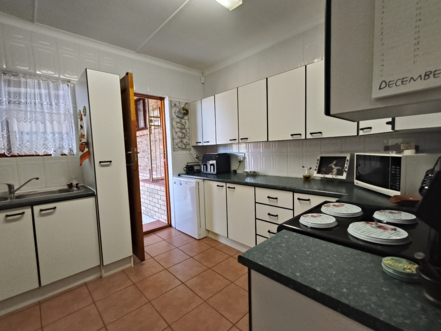3 Bedroom Property for Sale in Jeffreys Bay Central Eastern Cape